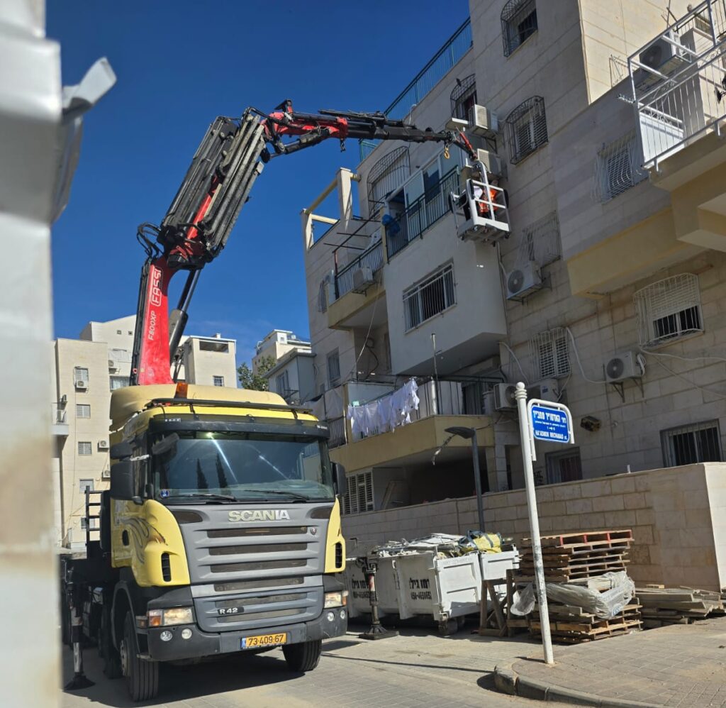 מנוף סל להשכרה
