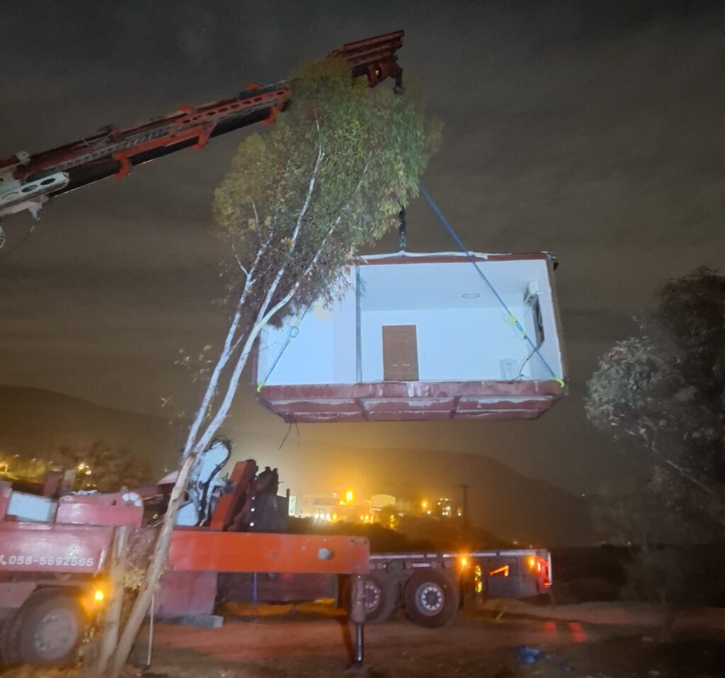הובלה והצבה בשטח של קראוון למגורים על ידי חברת יצחק שרעבי