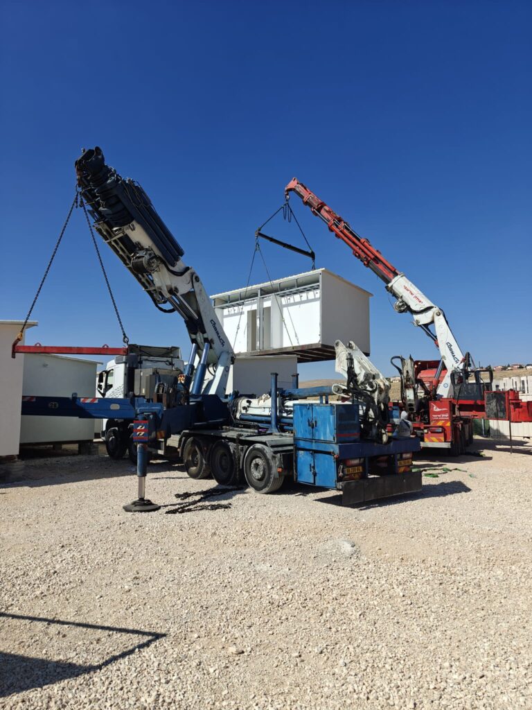 מנוף זרוע להובלת קראוון
